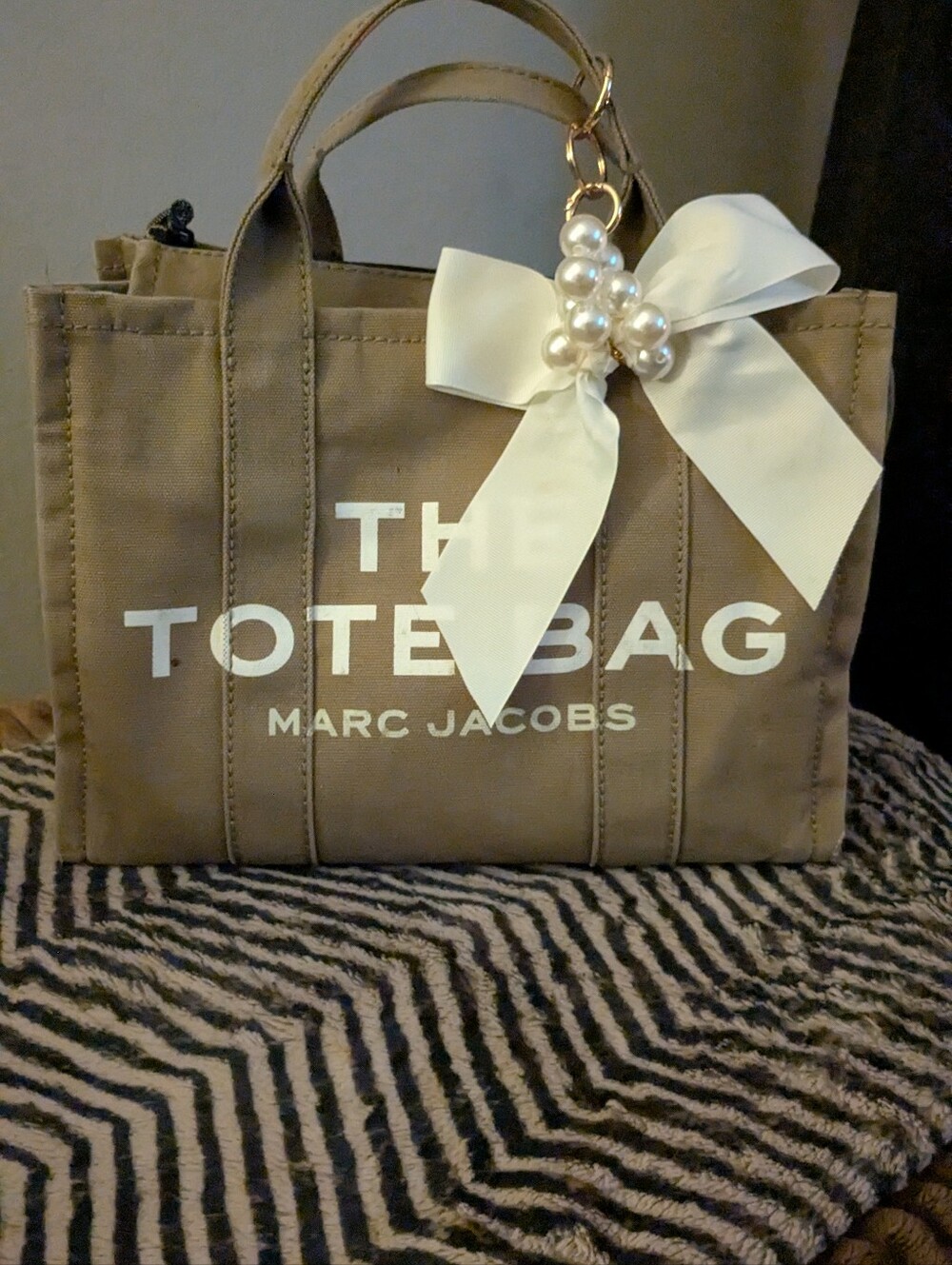 Marc Jacobs Medium Tote In Slate - Picture 13 of 13